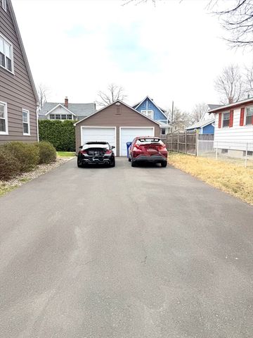 22 Felicia St, Springfield, MA 01104