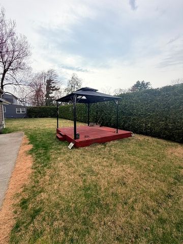 22 Felicia St, Springfield, MA 01104