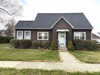22 Felicia St, Springfield, MA 01104