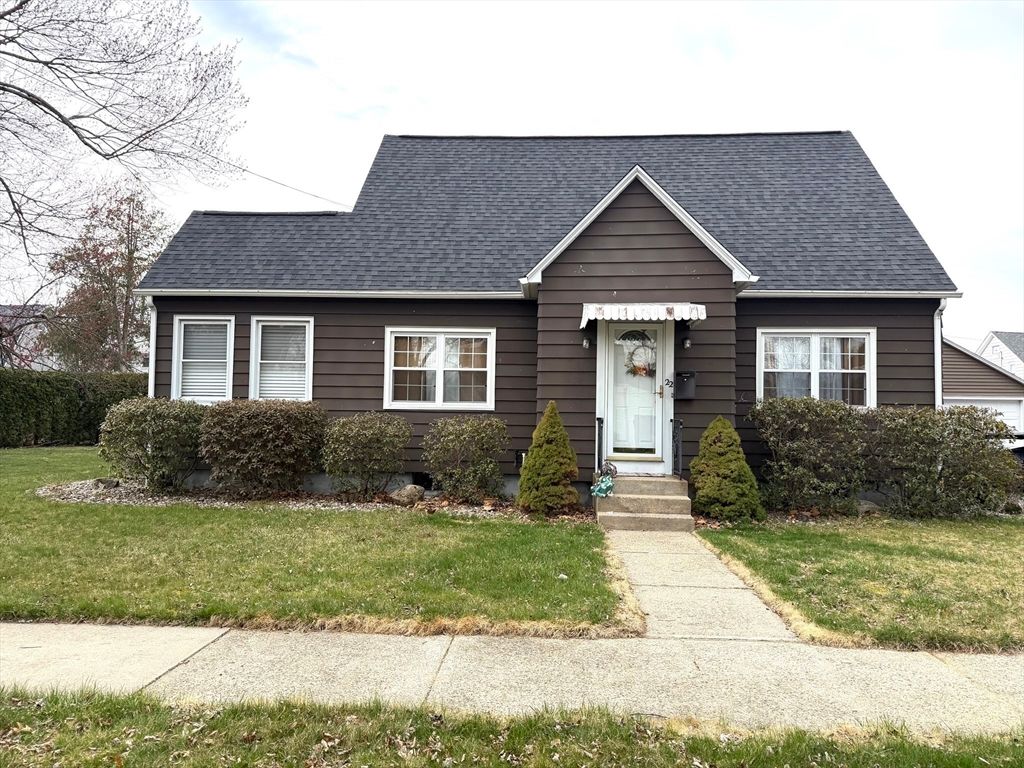 22 Felicia St, Springfield, MA 01104