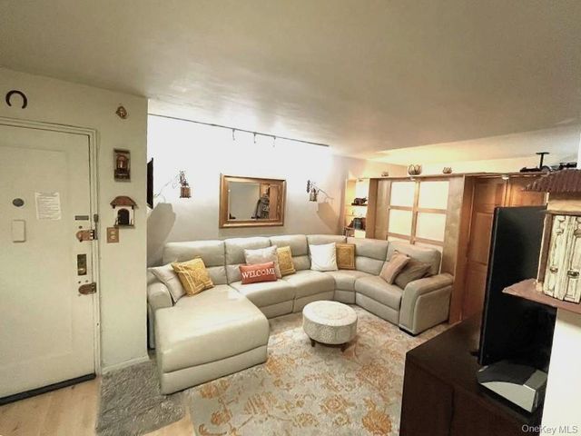 91-10 32 Avenue E102, East Elmhurst, NY 11369