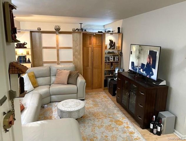 91-10 32 Avenue E102, East Elmhurst, NY 11369