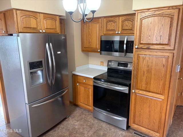 519 Sackett Street, Maumee, OH 43537