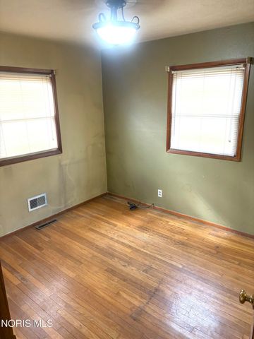 519 Sackett Street, Maumee, OH 43537