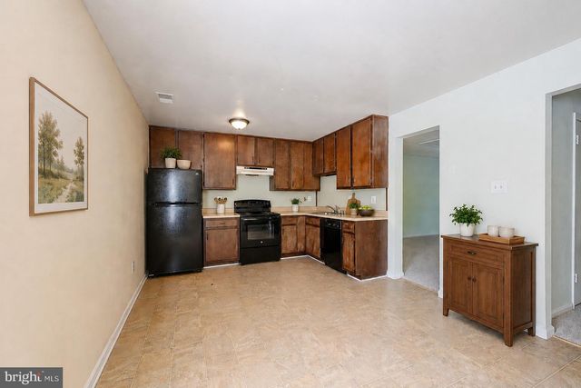 1687 HART CT, Crofton, MD 21114