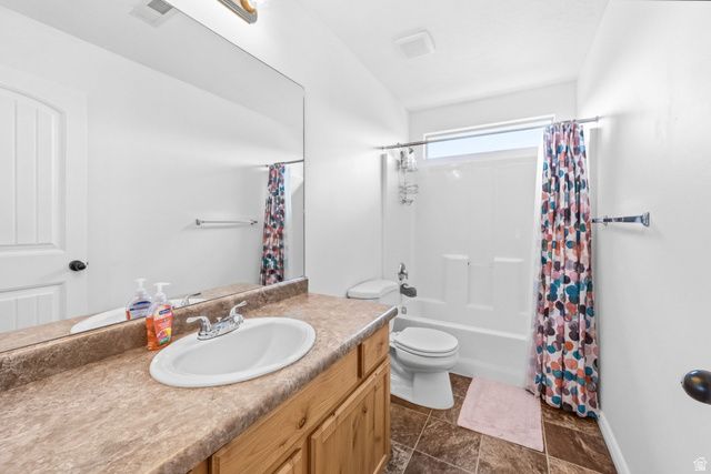 7141 W COTTAGE POINT DR, West Jordan, UT 84081