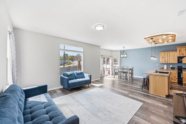 7141 W COTTAGE POINT DR, West Jordan, UT 84081