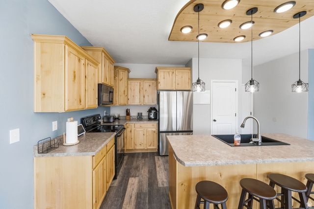 7141 W COTTAGE POINT DR, West Jordan, UT 84081