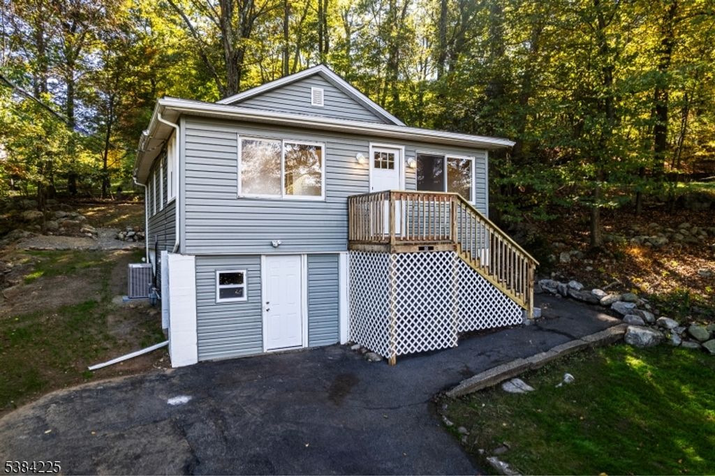 56 Cayuga Ave, Roxbury Twp., NJ 07850