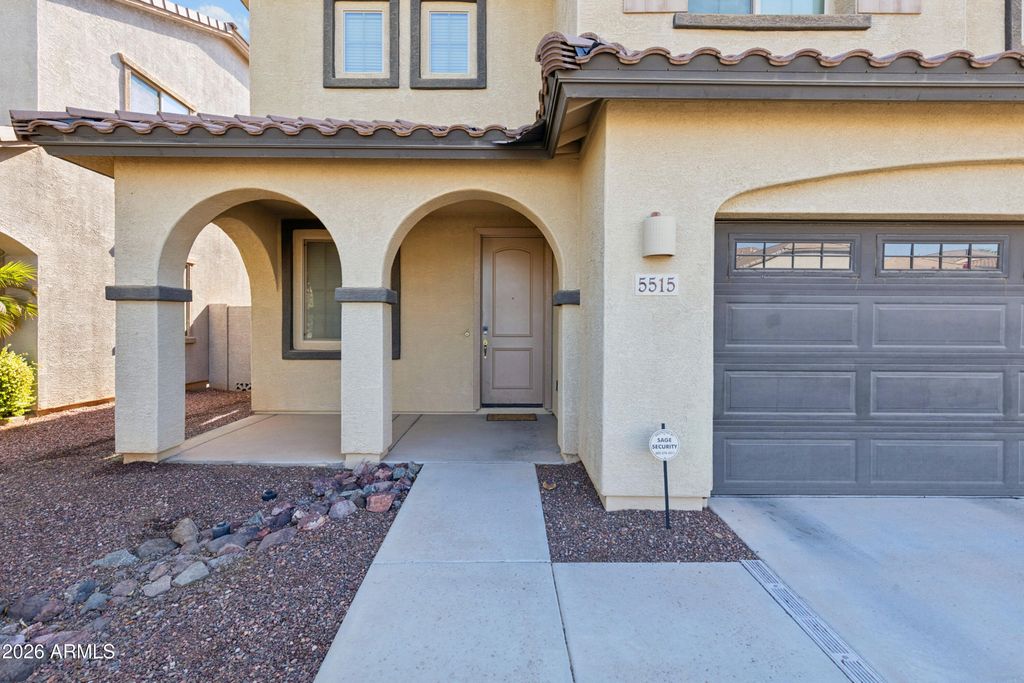 5515 S JOSHUA TREE Lane, Gilbert, AZ 85298 — photo 3
