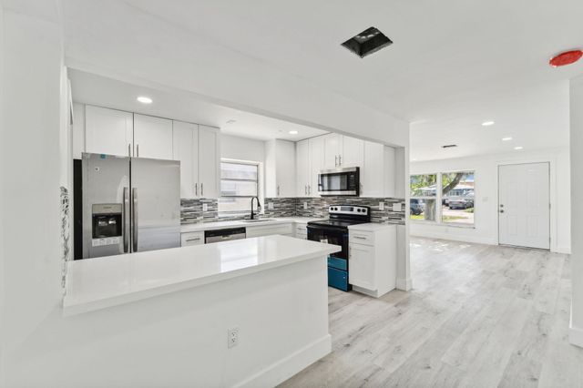 573 NW 2nd Way, Deerfield Beach, FL 33441
