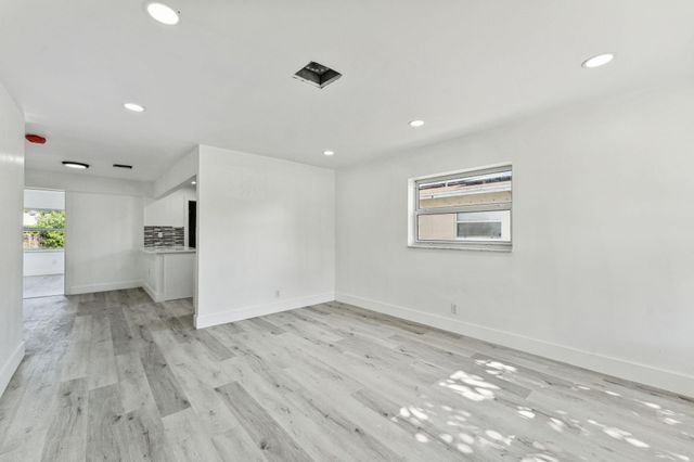 573 NW 2nd Way, Deerfield Beach, FL 33441