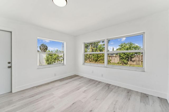 573 NW 2nd Way, Deerfield Beach, FL 33441