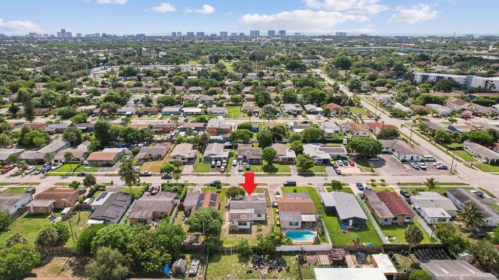 573 NW 2nd Way, Deerfield Beach, FL 33441