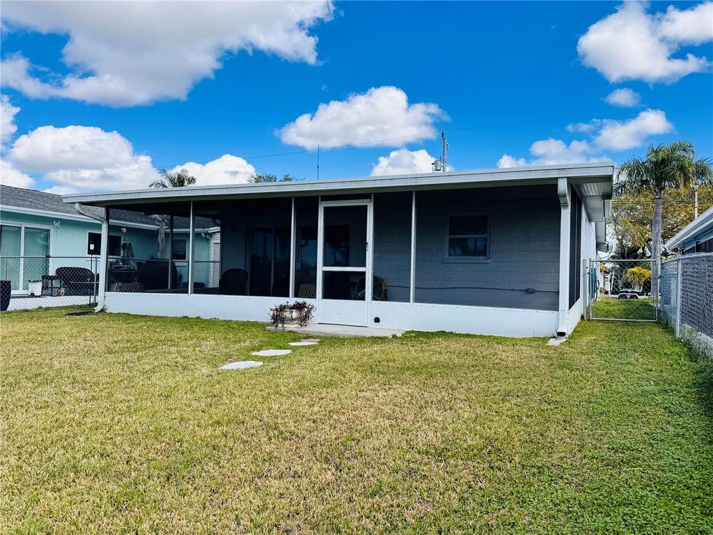 Image 40 of property listing at 4947 BLUE HERON DRIVE, New Port Richey, FL 34652