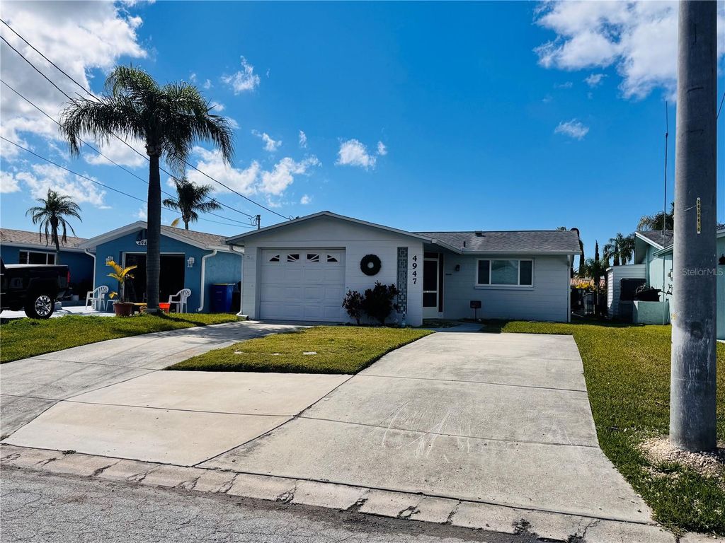 Image 5 of property listing at 4947 BLUE HERON DRIVE, New Port Richey, FL 34652