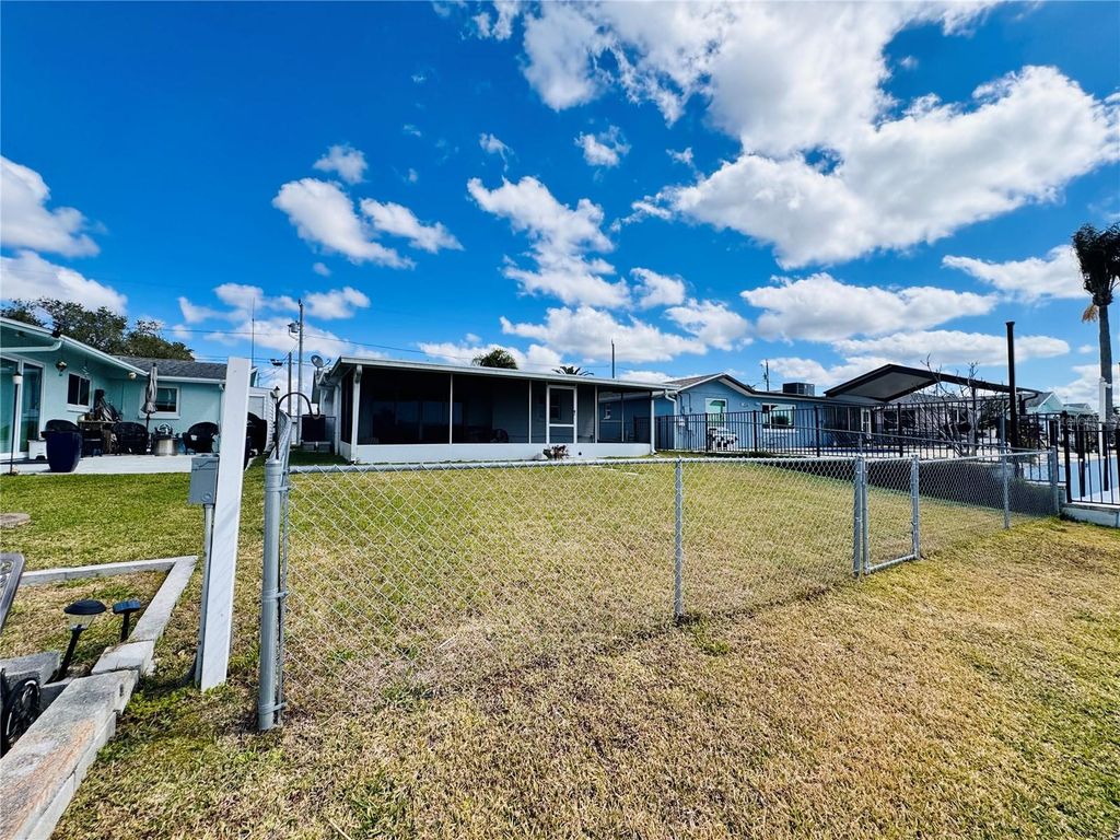 Image 41 of property listing at 4947 BLUE HERON DRIVE, New Port Richey, FL 34652