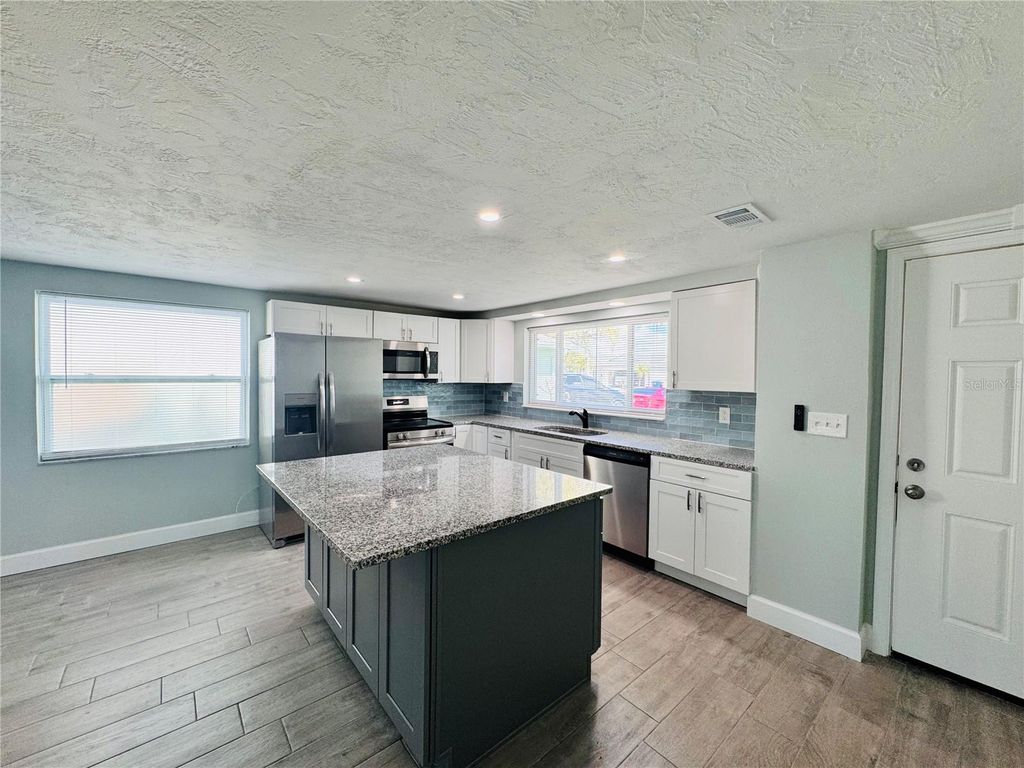 Image 6 of property listing at 4947 BLUE HERON DRIVE, New Port Richey, FL 34652