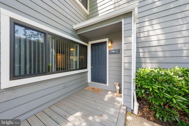 1904-A VILLARIDGE DR, Reston, VA 20191