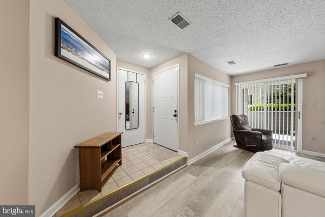 1904-A VILLARIDGE DR, Reston, VA 20191