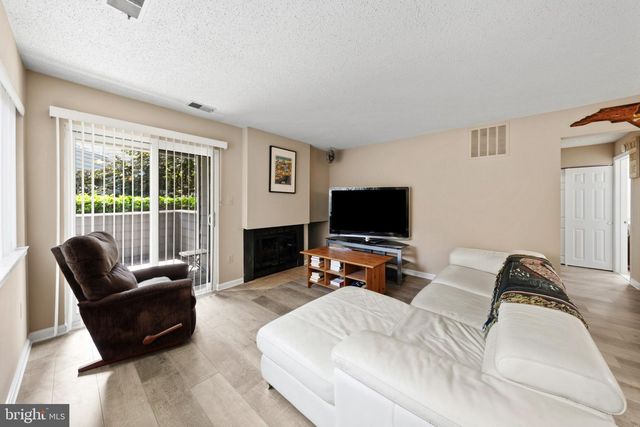 1904-A VILLARIDGE DR, Reston, VA 20191