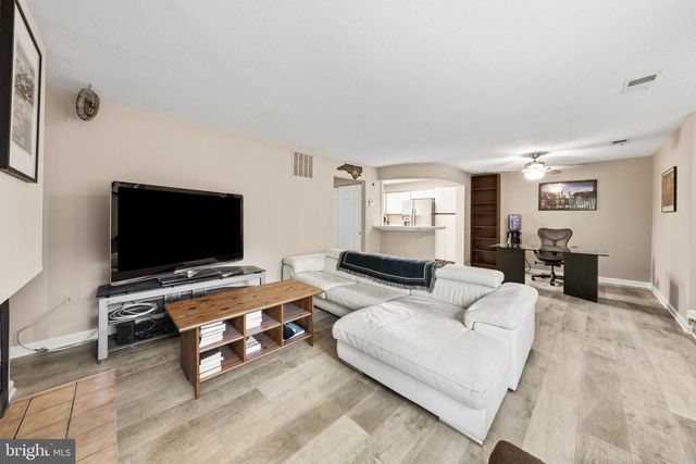 1904-A VILLARIDGE DR, Reston, VA 20191
