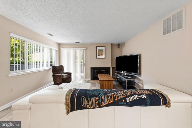 1904-A VILLARIDGE DR, Reston, VA 20191