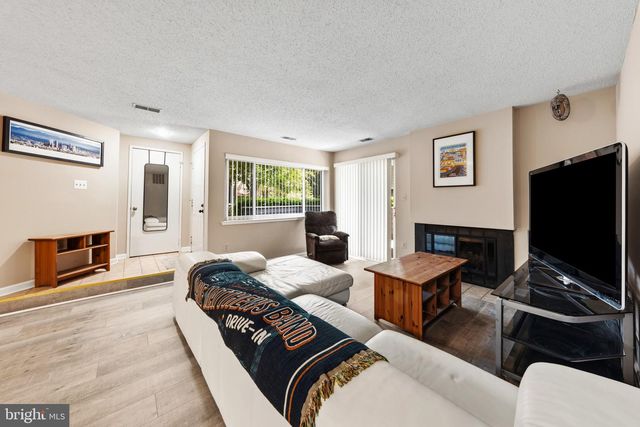 1904-A VILLARIDGE DR, Reston, VA 20191