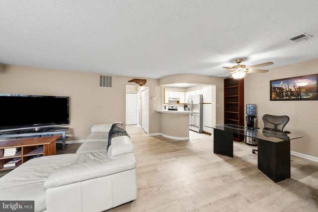 1904-A VILLARIDGE DR, Reston, VA 20191