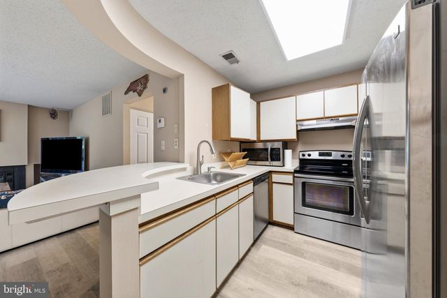 1904-A VILLARIDGE DR, Reston, VA 20191