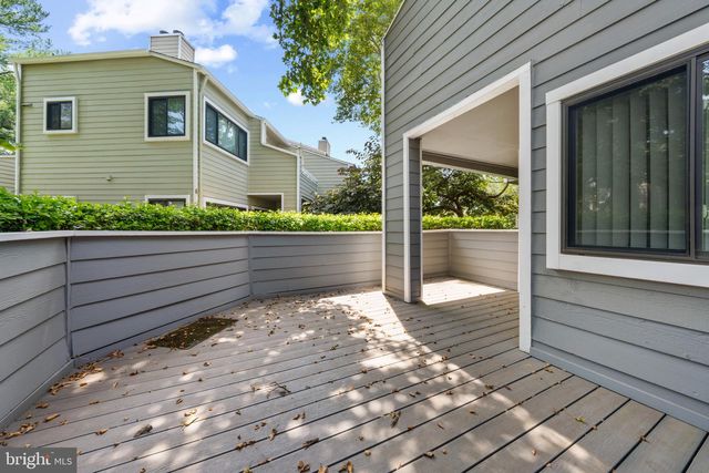1904-A VILLARIDGE DR, Reston, VA 20191