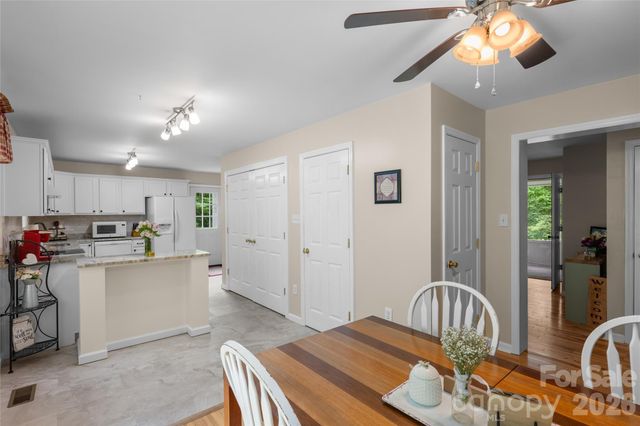 125 Round Mountain Road, Brevard, NC 28747