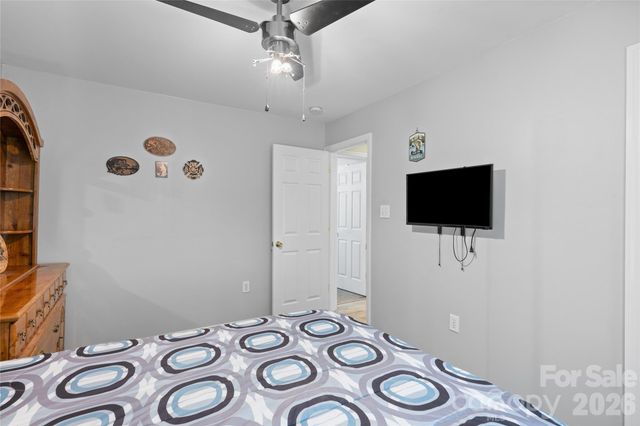 125 Round Mountain Road, Brevard, NC 28747