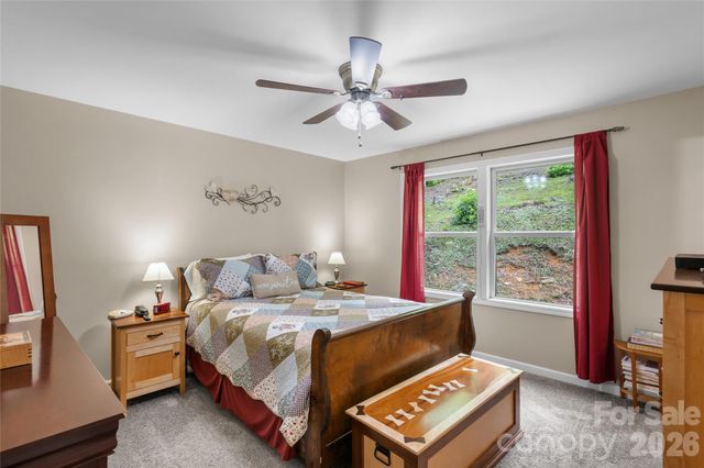 125 Round Mountain Road, Brevard, NC 28747