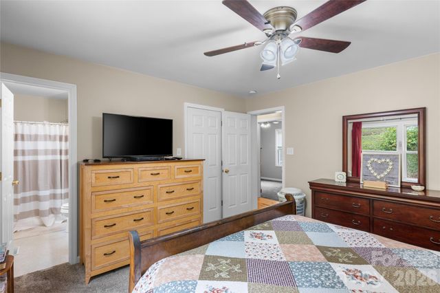 125 Round Mountain Road, Brevard, NC 28747
