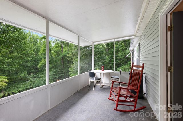 125 Round Mountain Road, Brevard, NC 28747