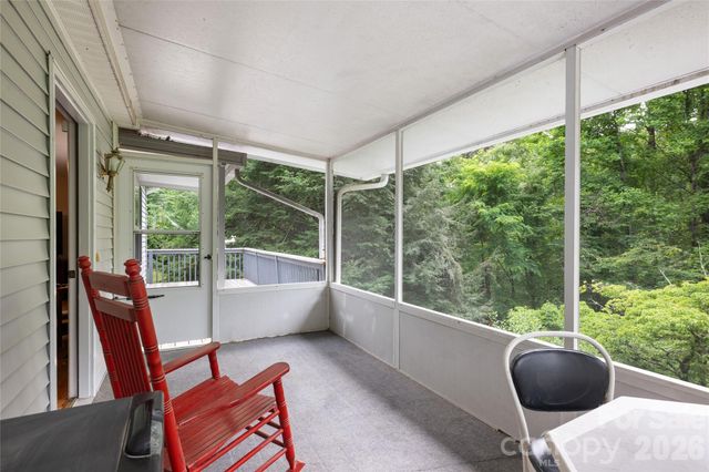 125 Round Mountain Road, Brevard, NC 28747