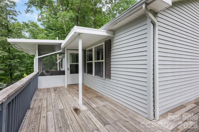 125 Round Mountain Road, Brevard, NC 28747