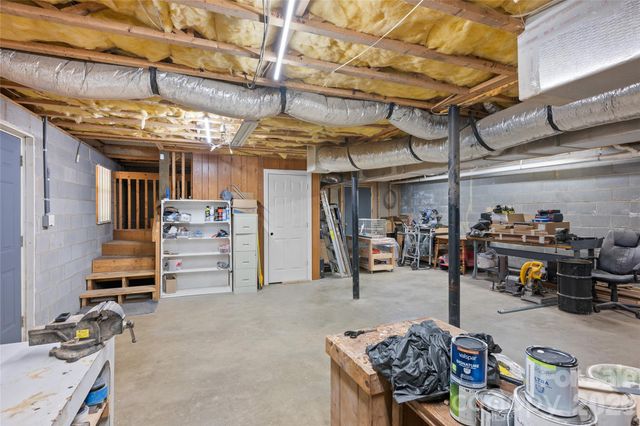 125 Round Mountain Road, Brevard, NC 28747