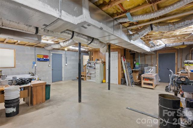 125 Round Mountain Road, Brevard, NC 28747