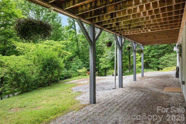 125 Round Mountain Road, Brevard, NC 28747