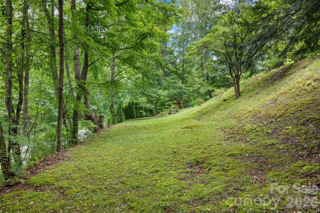 125 Round Mountain Road, Brevard, NC 28747