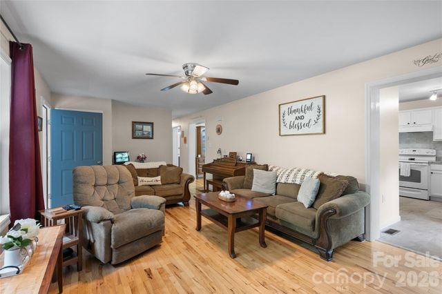 125 Round Mountain Road, Brevard, NC 28747