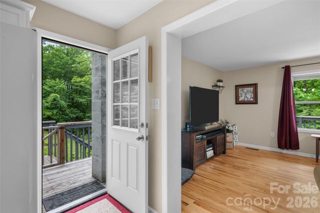 125 Round Mountain Road, Brevard, NC 28747