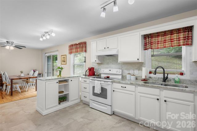 125 Round Mountain Road, Brevard, NC 28747