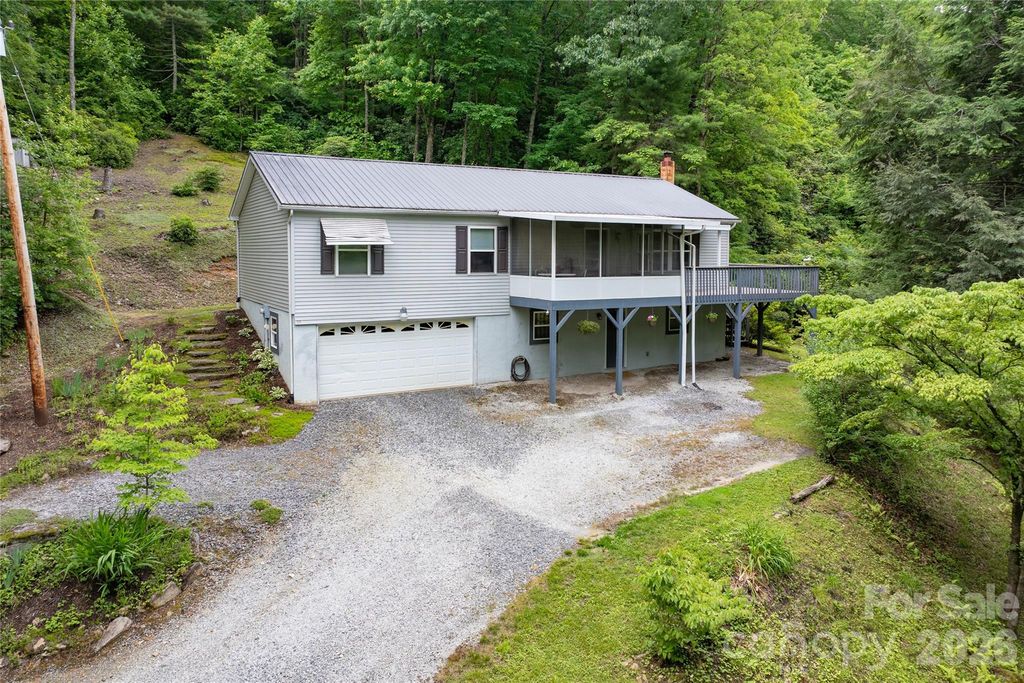125 Round Mountain Road, Brevard, NC 28747