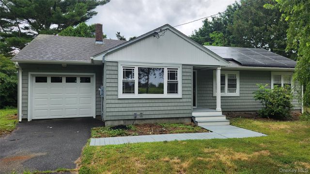 725 Peconic Lane, Peconic, NY 11958