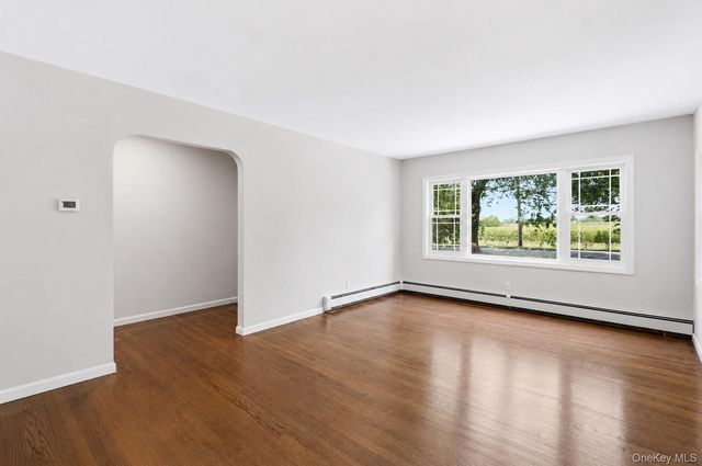 725 Peconic Lane, Peconic, NY 11958