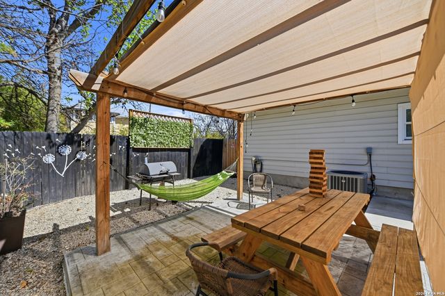 419 N HACKBERRY ST, San Antonio, TX 78202