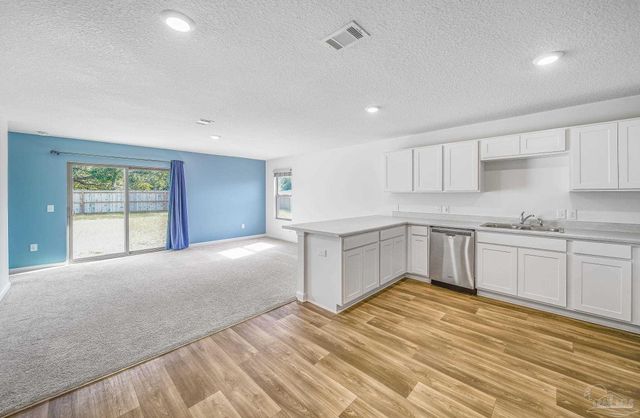 8739 Schooner Ln, Pensacola, FL 32507